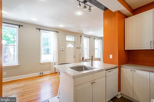 208 Laurel St, Philadelphia PA  19123-2212 exterior