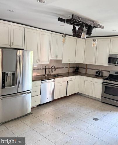 702 24th St, Philadelphia PA  19130-2514 exterior