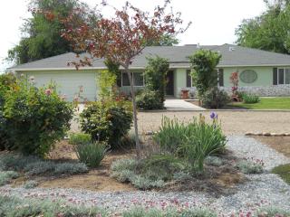 12133 Shaw Ave, Clovis, CA 93619-8878