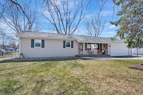 1300 Sioux Ct, Mokena, IL 60451-2850