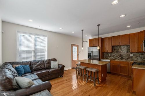 1025 20th St, Philadelphia, PA 19146-2643