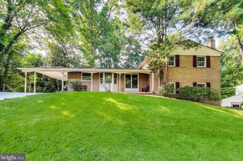 6704 Grey Fox Dr, Springfield, VA 22152-2611
