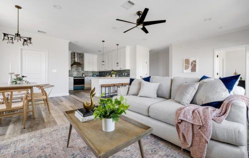 328 Marble Creek Dr, Fort Worth TX  76131 exterior