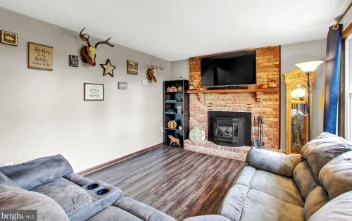 759 Garfield Rd, New Schaefferstown, PA 19506-9021