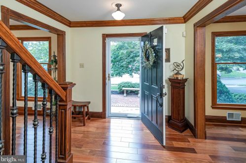 24 Nassau Dr, Trenton, NJ 08648-1441