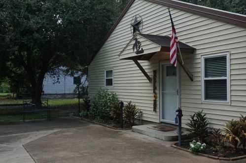 6055 Allen Dr, Conroe, TX 77304-5117