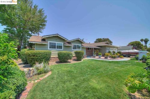 1235 Slayton Dr, Manteca, CA 95336-4132