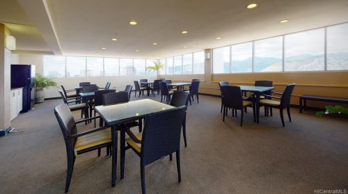 2427 Kuhio Ave, Honolulu HI  96815-3301 exterior