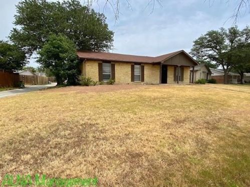 3108 Oak Hill Rd, Carrollton TX  75007-3517 exterior