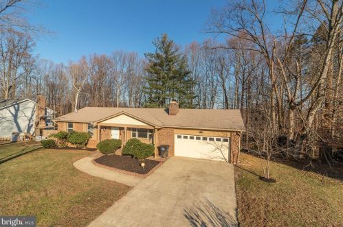 15059 Barkwood Dr, Woodbridge, VA 22193-1801