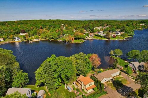 31 Averyll Ave, Waterbury, CT 06716-1301