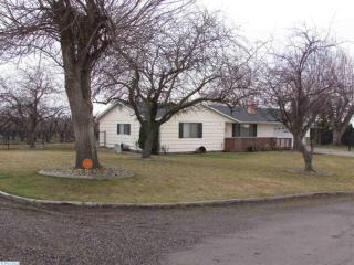792 Robinson Rd, Grandview, WA 98930-9616