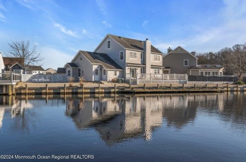 96 Storm Jib Ct, Berkeley Township, NJ 08721-1416