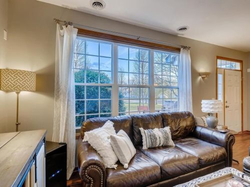 1082 Traditions Trl, Chaska, MN 55318-5406
