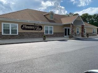 17 Portsmouth Dr, Lacey, NJ 08731-5631