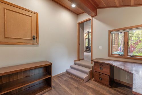 10656 Alder Creek Rd, Truckee CA  96161-2528 exterior