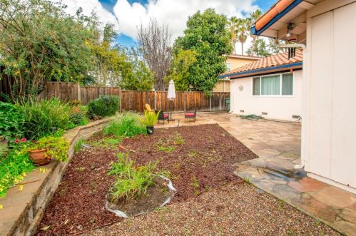 1781 Linnet Ln, Sunnyvale CA  94087-4832 exterior