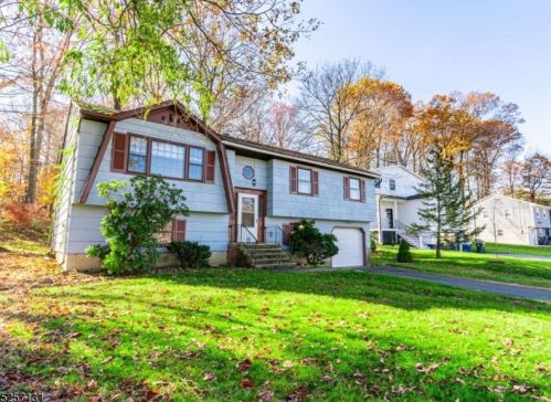 63 Summit Ave, Cedar Knolls, NJ 07927-1409