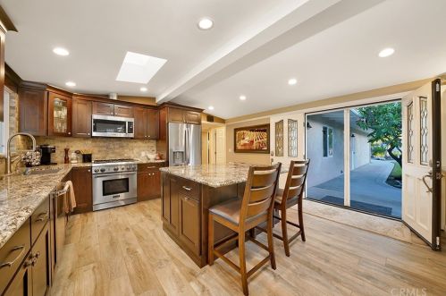 1661 Mells Ln, Anaheim, CA 92802-2422