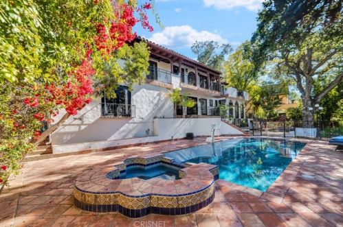 1664 Las Flores Dr, Glendale CA  91207-1200 exterior