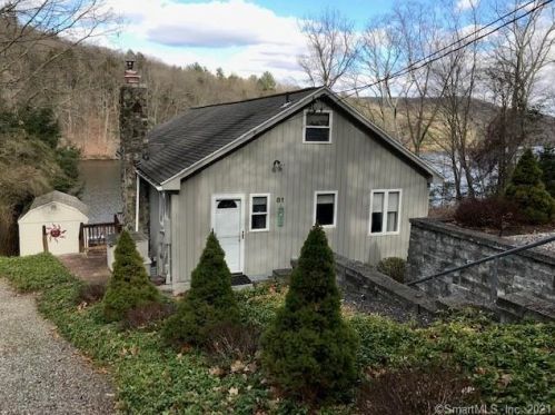 81 Algonquin Trl, Sandy Hook, CT 06482-1436