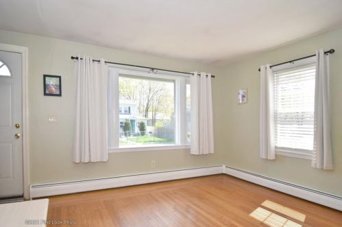 37 Oneida St, Providence, RI 02919-3763