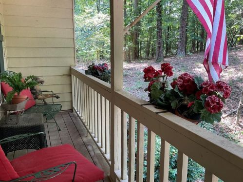 270 Allatoona Ct, Holly Springs, GA 30114-8537