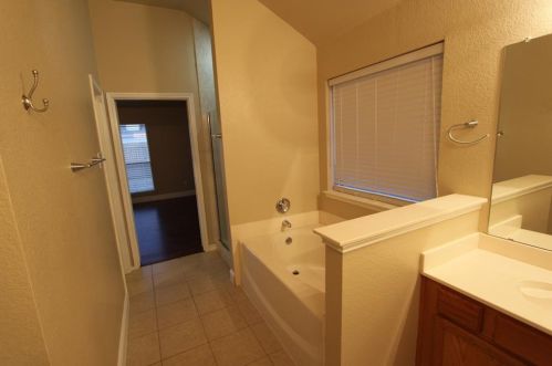 601 Coal Crk Dr, Midlothian TX  76063-4066 exterior