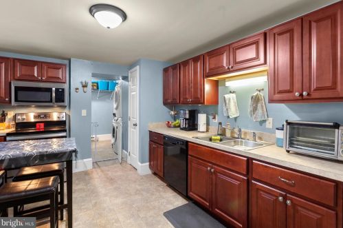 324 Walnut St, Lancaster PA  17602-2438 exterior