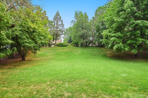 688 Hay Lake Rd, Saint Paul, MN 55123-3017