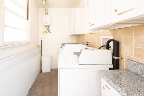 1545 Riverside Dr, Glendale CA 91201-3824 exterior