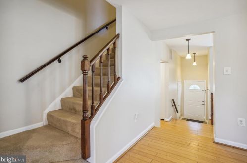 10008 Chestnut Wood Ln, Springfield VA  22015-2701 exterior