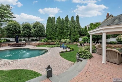 220 Allendale Ave, Allendale, NJ 07401-1725