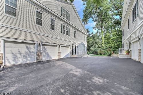 710 Brook Hollow Dr, Whippany, NJ