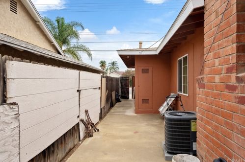 10462 Hole Ave, Riverside CA  92505-1620 exterior