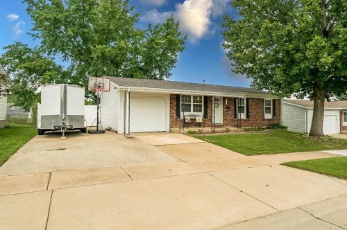 12047 Bobbett Dr, Hazelwood, MO 63043-1129