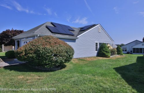 63 Hastings Rd, Lakehurst, NJ 08759-6726