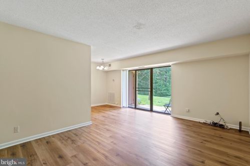 11615 Stoneview Sq, Herndon, VA 20191-2915