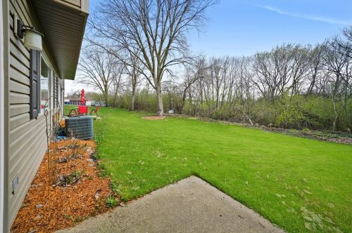 454 Valley Dr, Naperville, IL 60563-2926