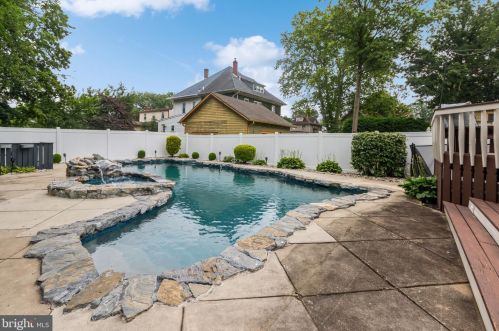 305 Westmont Ave, Haddonfield NJ 08033-2318 exterior