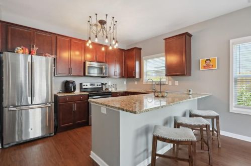 1811 Laurel Green Way, Atlanta GA  30344-8215 exterior