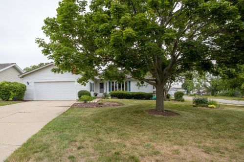 17662 Saddle Ct, Gurnee, IL 60031-4221