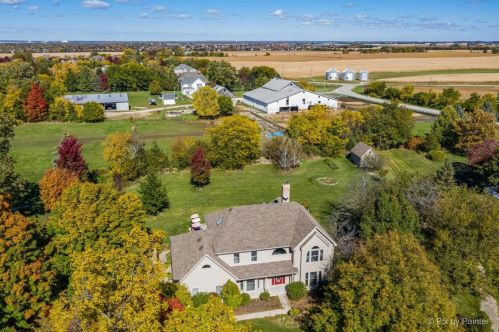 7 Crestview Dr, Oswego IL  60543-9475 exterior