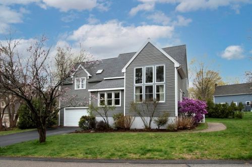 40 Alderwood Dr, Stratham, NH 03885-4212