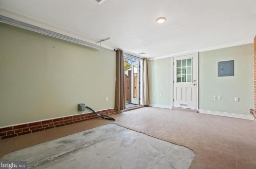 8017 Ellet Rd, Springfield VA  22151-1921 exterior