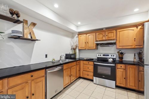 627 16th St, Philadelphia PA  19130-3415 exterior