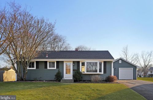 25 Phaeton Dr, Trenton, NJ 08690-1514