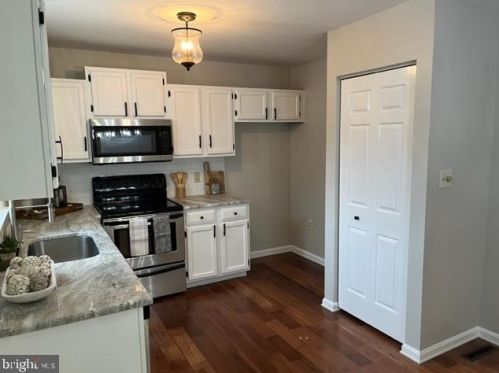 833 Marjory Ter, Lancaster PA  17603-5866 exterior