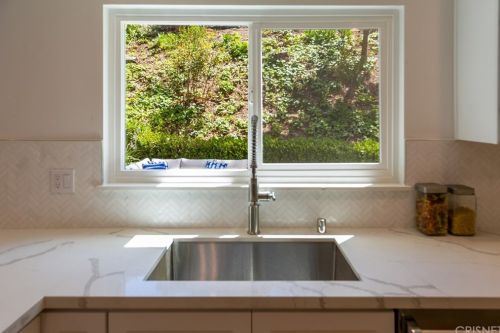 17084 Escalon Dr, Van Nuys CA  91436-3838 exterior