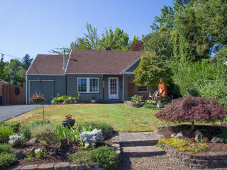 6616 Roselawn St, Portland, OR 97218-3146